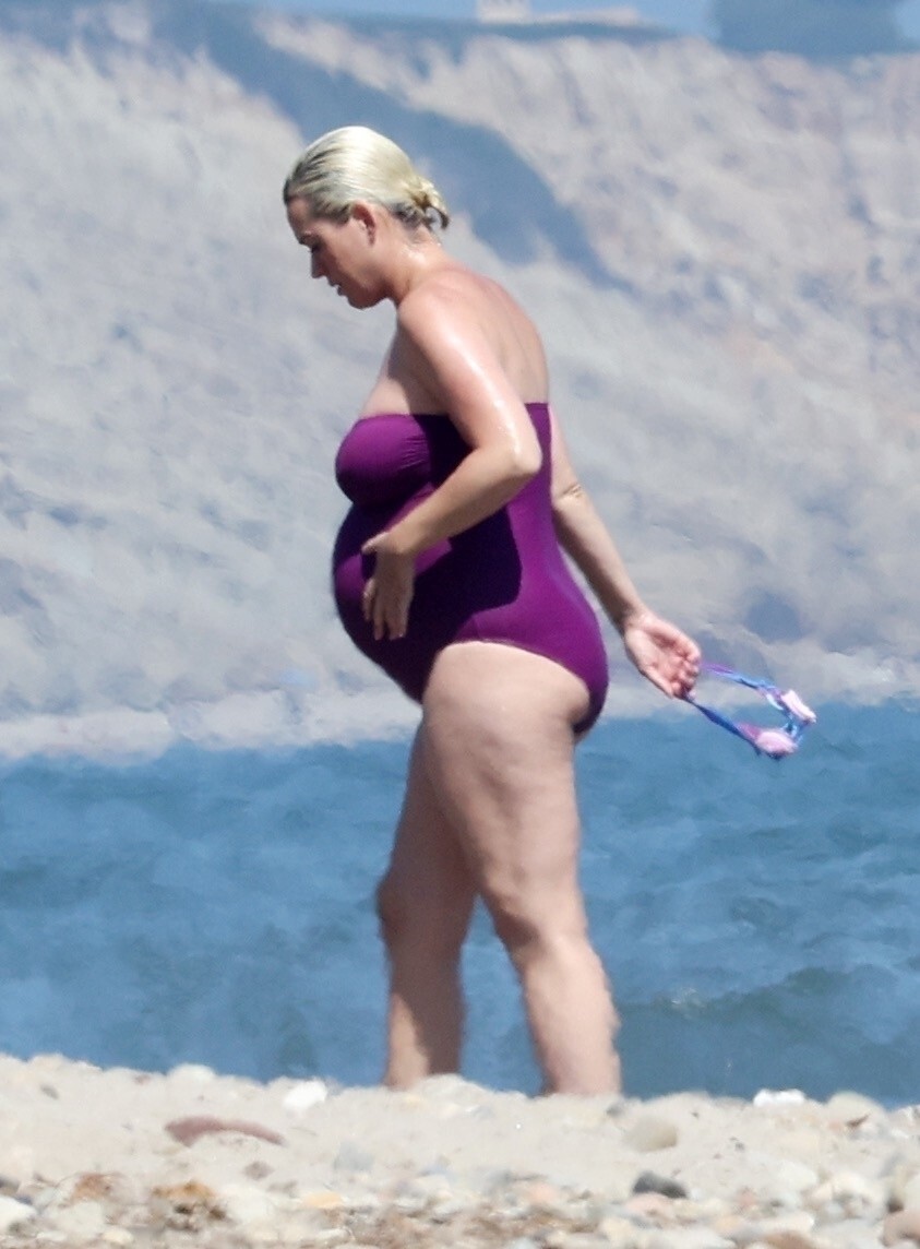 Katy Perry In A Sexy Bikini On The Beach While Pregnant TheFappening Pro 15 - Katy Perry Sexy Pregnant (52 Photos)
