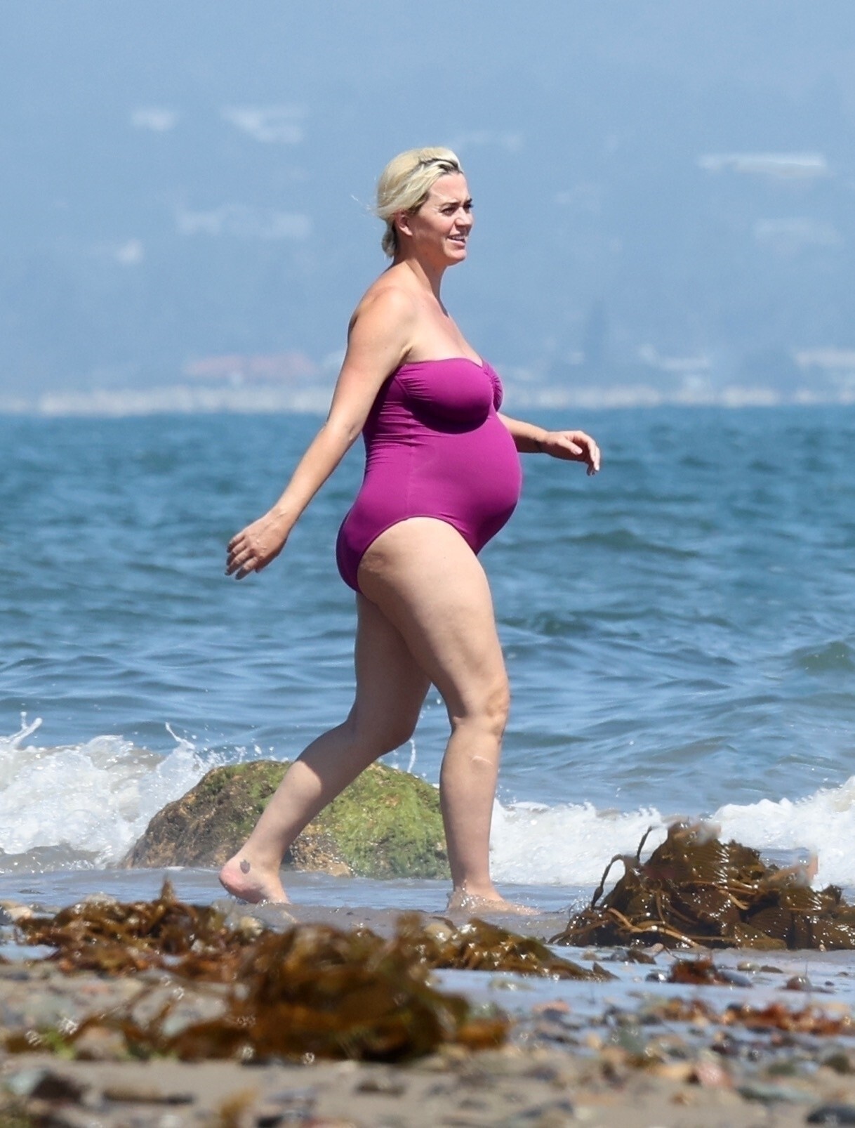 Katy Perry In A Sexy Bikini On The Beach While Pregnant TheFappening Pro 41 - Katy Perry Sexy Pregnant (52 Photos)