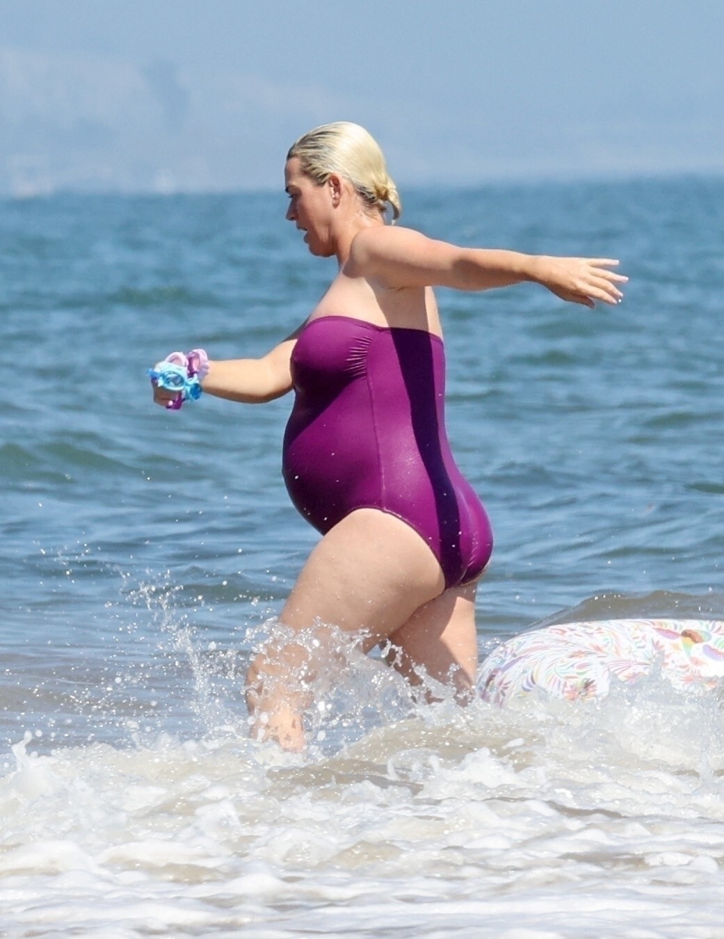 Katy Perry In A Sexy Bikini On The Beach While Pregnant TheFappening Pro 42 - Katy Perry Sexy Pregnant (52 Photos)
