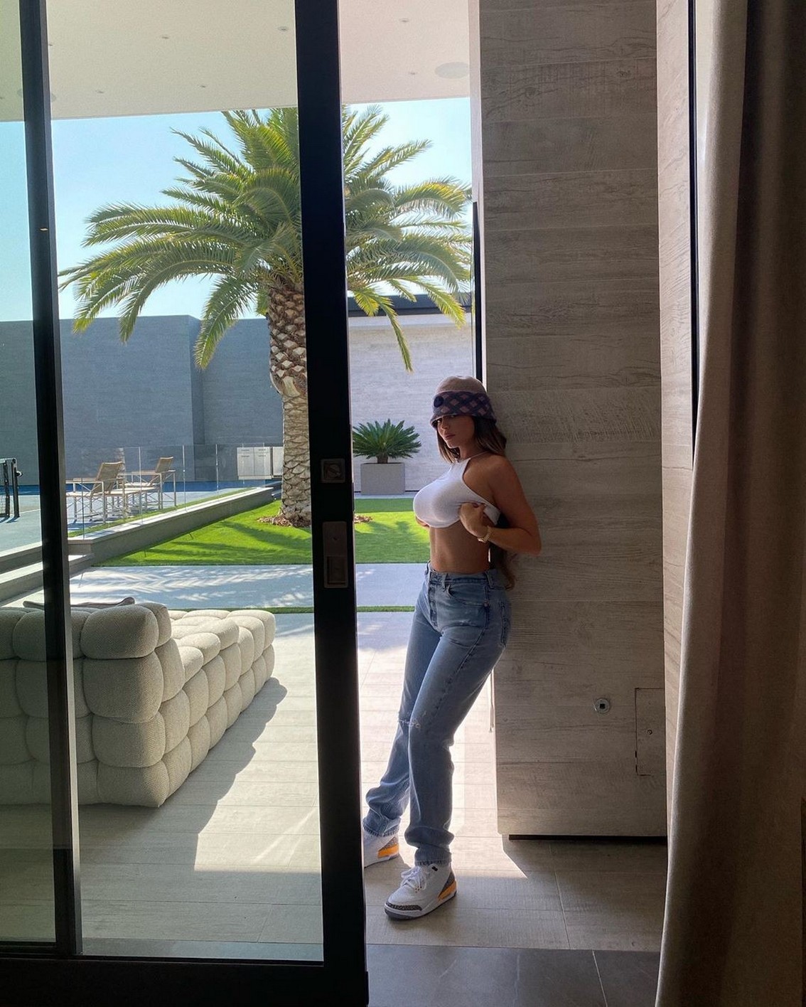 Kylie Jenner Big Tits Small Top TheFappeningPro 4 - Kylie Jenner Showed Off Big Tits In A White Top (5 Photos)