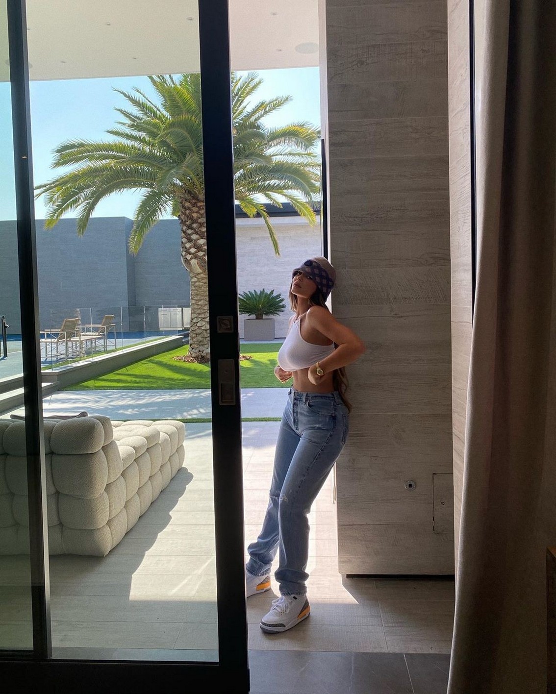 Kylie Jenner Big Tits Small Top TheFappeningPro 5 - Kylie Jenner Showed Off Big Tits In A White Top (5 Photos)