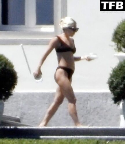 Lady Gaga Sexy The Fappening Blog 1 1024x1186 432x500 - Lady Gaga Shows Off Her Bikini Body on Villa Bonomi (63 Photos)