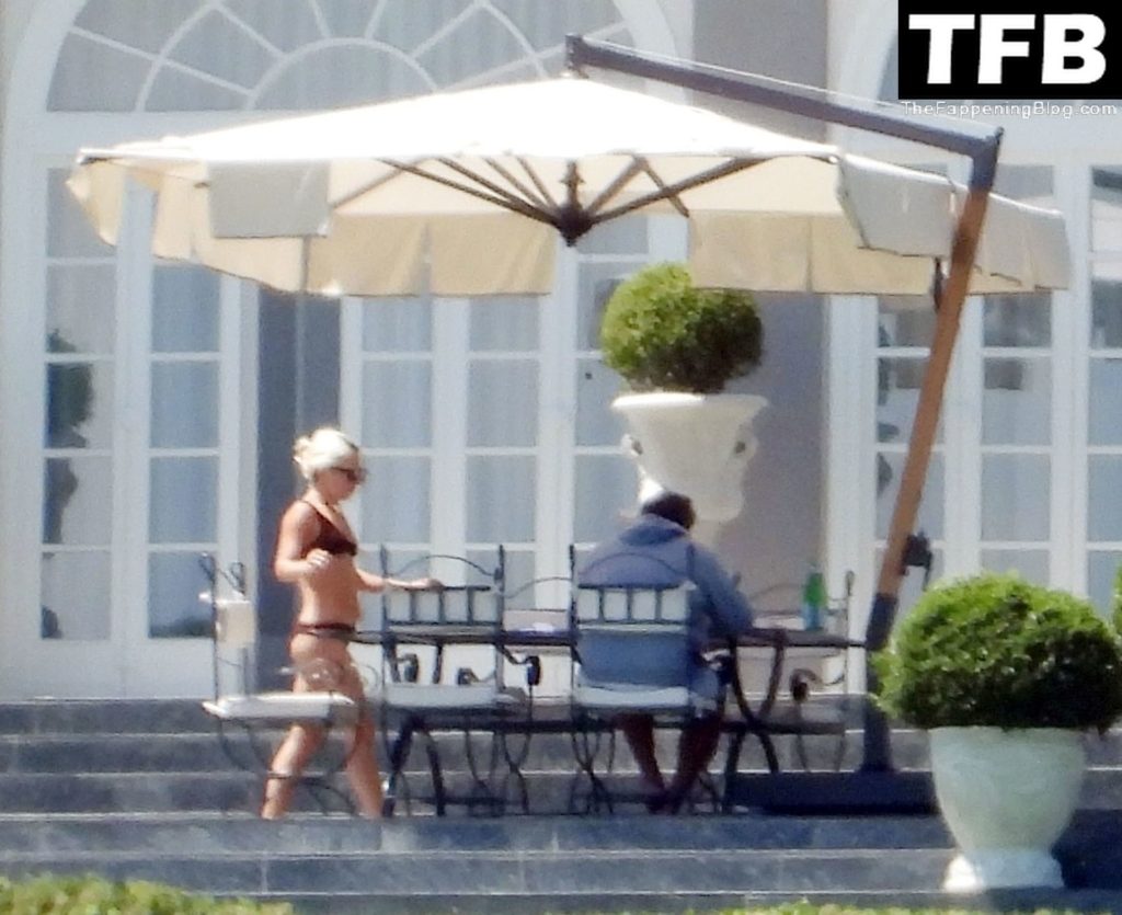 Lady Gaga Sexy The Fappening Blog 5 1024x835 - Lady Gaga Shows Off Her Bikini Body on Villa Bonomi (63 Photos)