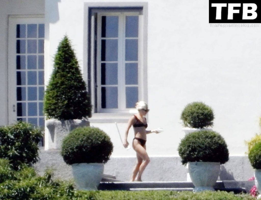 Lady Gaga Sexy The Fappening Blog 58 1024x785 - Lady Gaga Shows Off Her Bikini Body on Villa Bonomi (63 Photos)