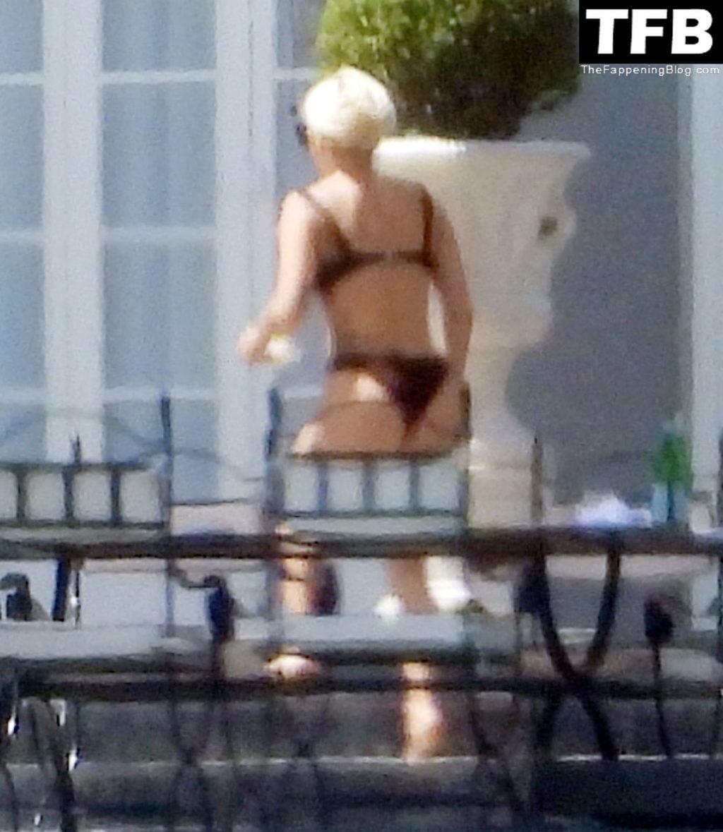 Lady Gaga Sexy The Fappening Blog 7 1024x1179 - Lady Gaga Shows Off Her Bikini Body on Villa Bonomi (63 Photos)