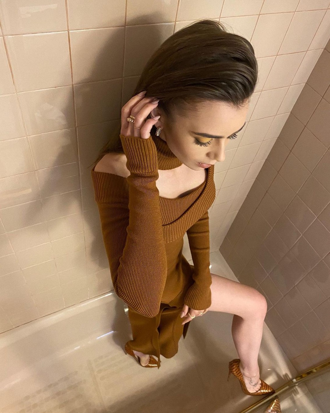 Lily Collins Sexy TheFappening.Pro 10 - Lily Collins Sexy In Bath And More (11 Photos)
