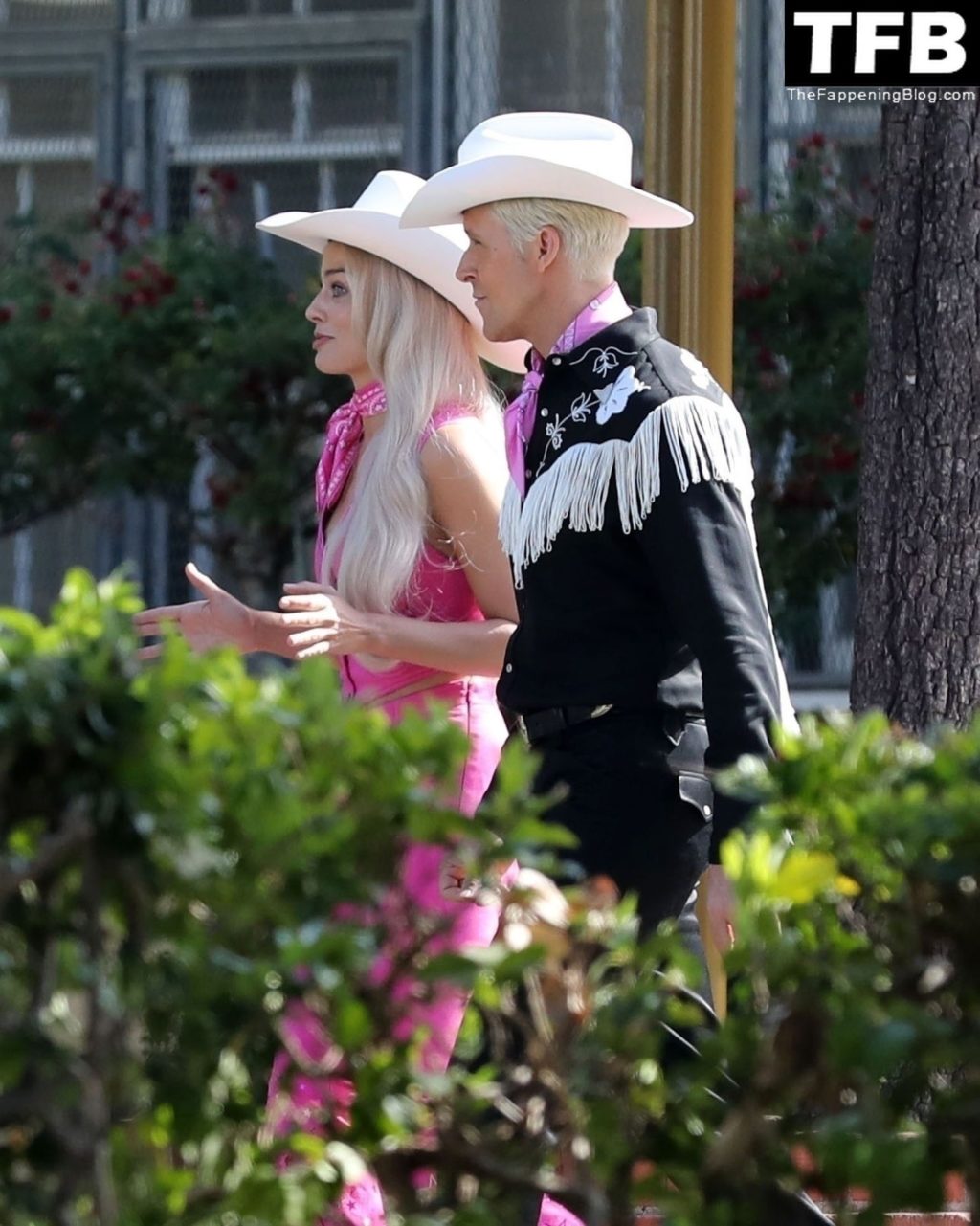 Margot Robbie Sexy The Fappening Blog 10 1 1024x1281 - Margot Robbie & Ryan Gosling Wear Cowboy Hats in a Scene for “Barbie” in LA (26 Photos)