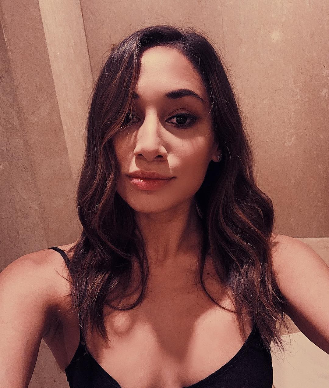 Meaghan Rath Topless Sexy TheFappeningPro 5 - Meaghan Rath Topless And Sexy (13 Photos)
