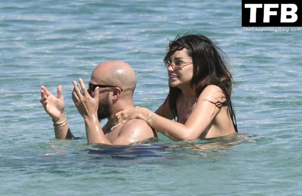 Ruby Mae Sexy The Fappening Blog 19 1024x665 - Ruby Mae Enjoys Her Summer Holidays with a New Boyfriend out in Mykonos (43 Photos)