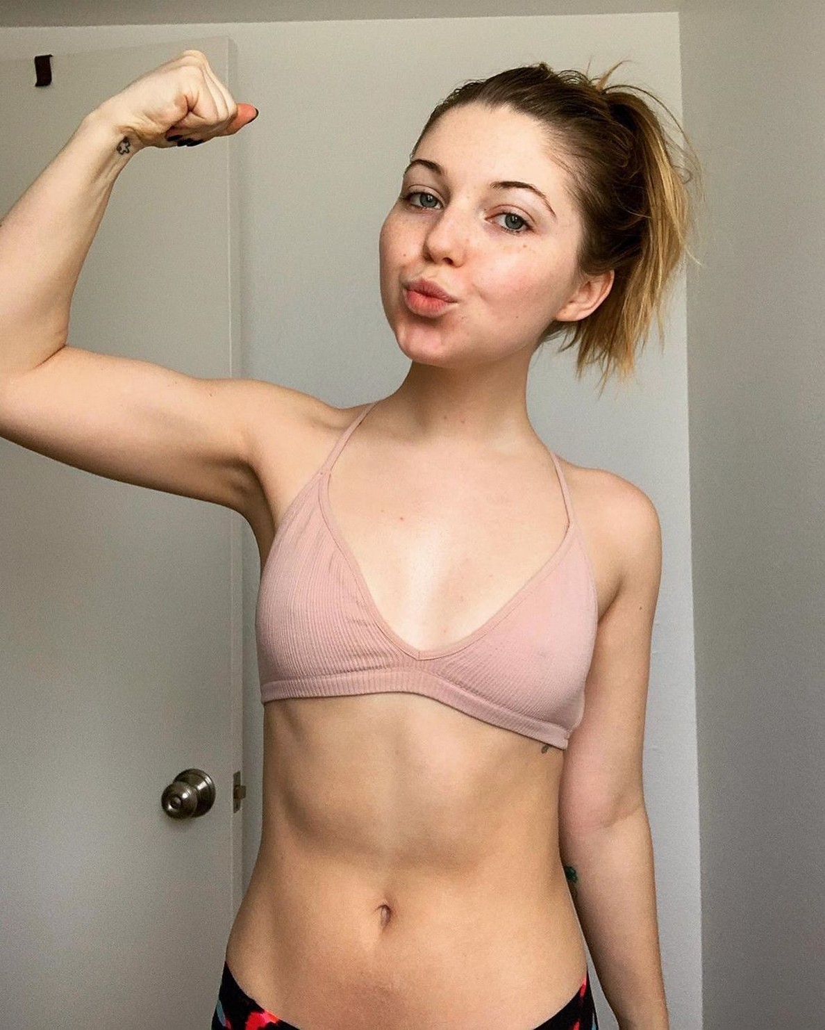 Sammi Hanratty Sexy Collection 2020 TheFappening.Pro 25 - Sammi Hanratty Topless Cendored And Sexy (51 Photos And Videos)