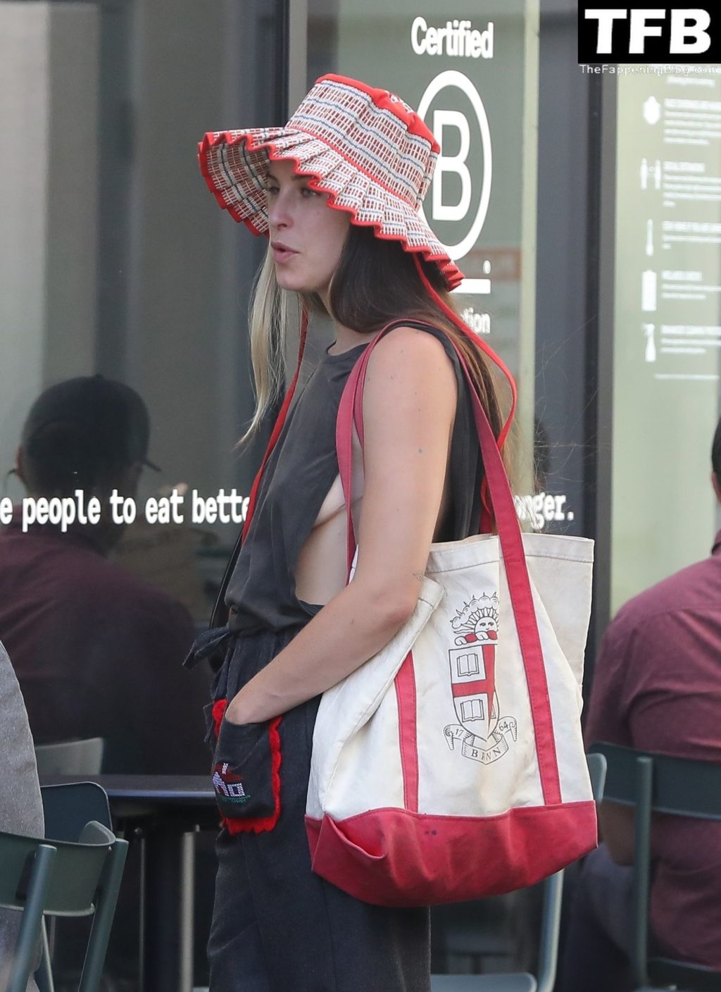 Scout Willis Sexy Braless The Fappening Blog 3 1024x1408 - Braless Scout Willis Runs Into Friends While Heading to the Grocery Store (15 Photos)