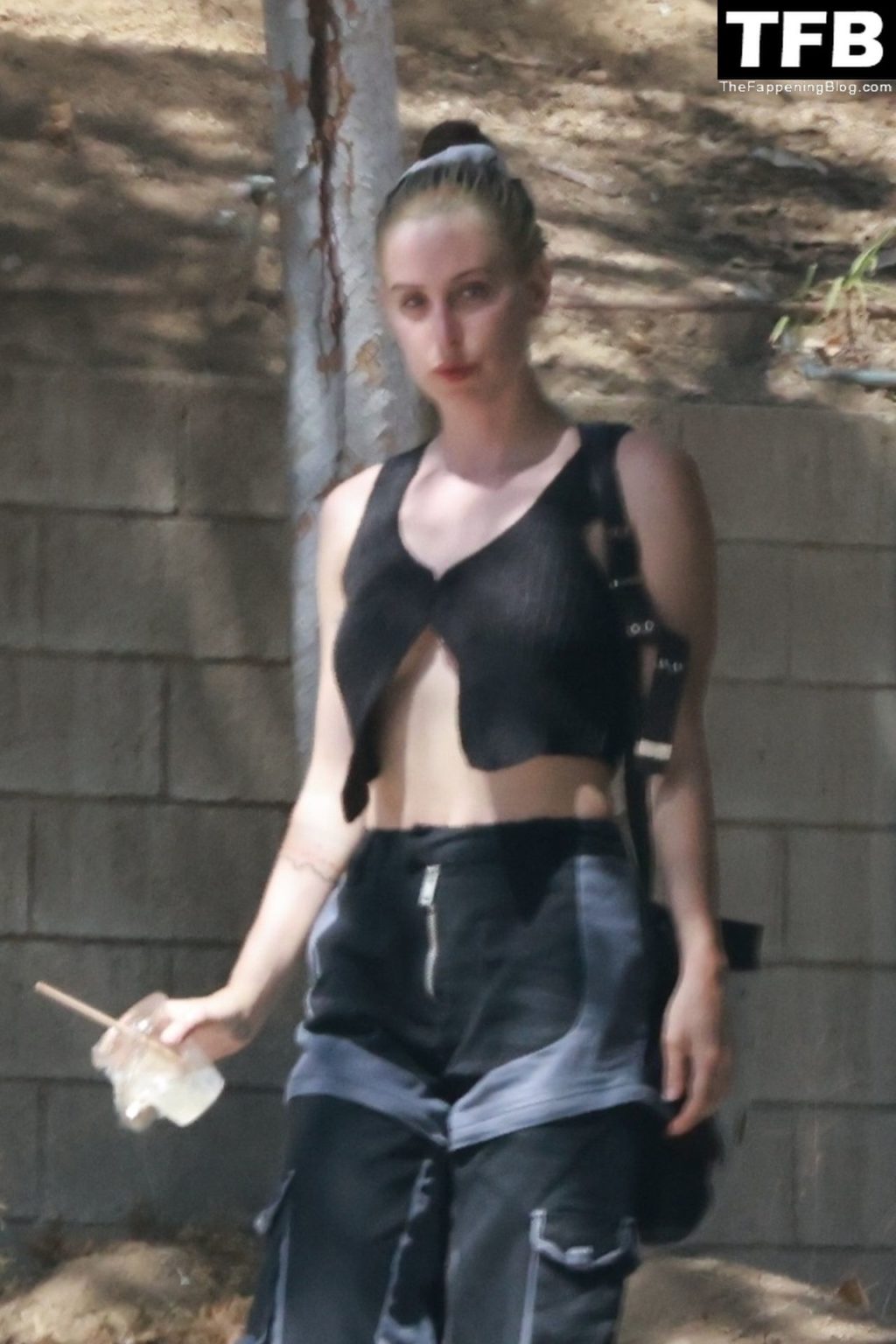 Scout Willis Sexy The Fappening Blog 20 1 1024x1536 - Scout Willis Shows Off Her Slim Figure in a Black Top in LA (21 Photos)