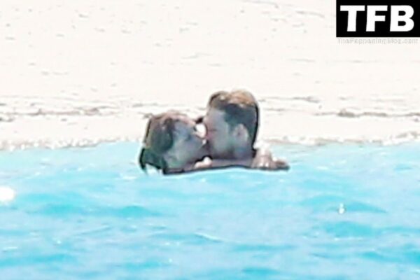 Taylor Swift Sexy The Fappening Blog 1 1024x682 600x400 - Taylor Swift & Joe Alwyn Take Their Love on a Romantic Trip to the Bahamas (22 Photos)