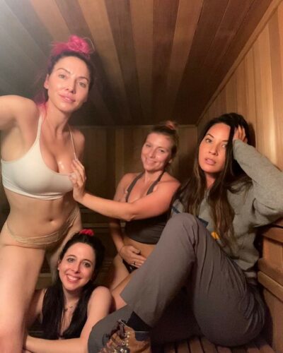 Whitney Cummings With Girls In The Sauna TheFappeningPro 1 400x500 - Whitney Cummings With Girls In The Sauna (2 Photos)