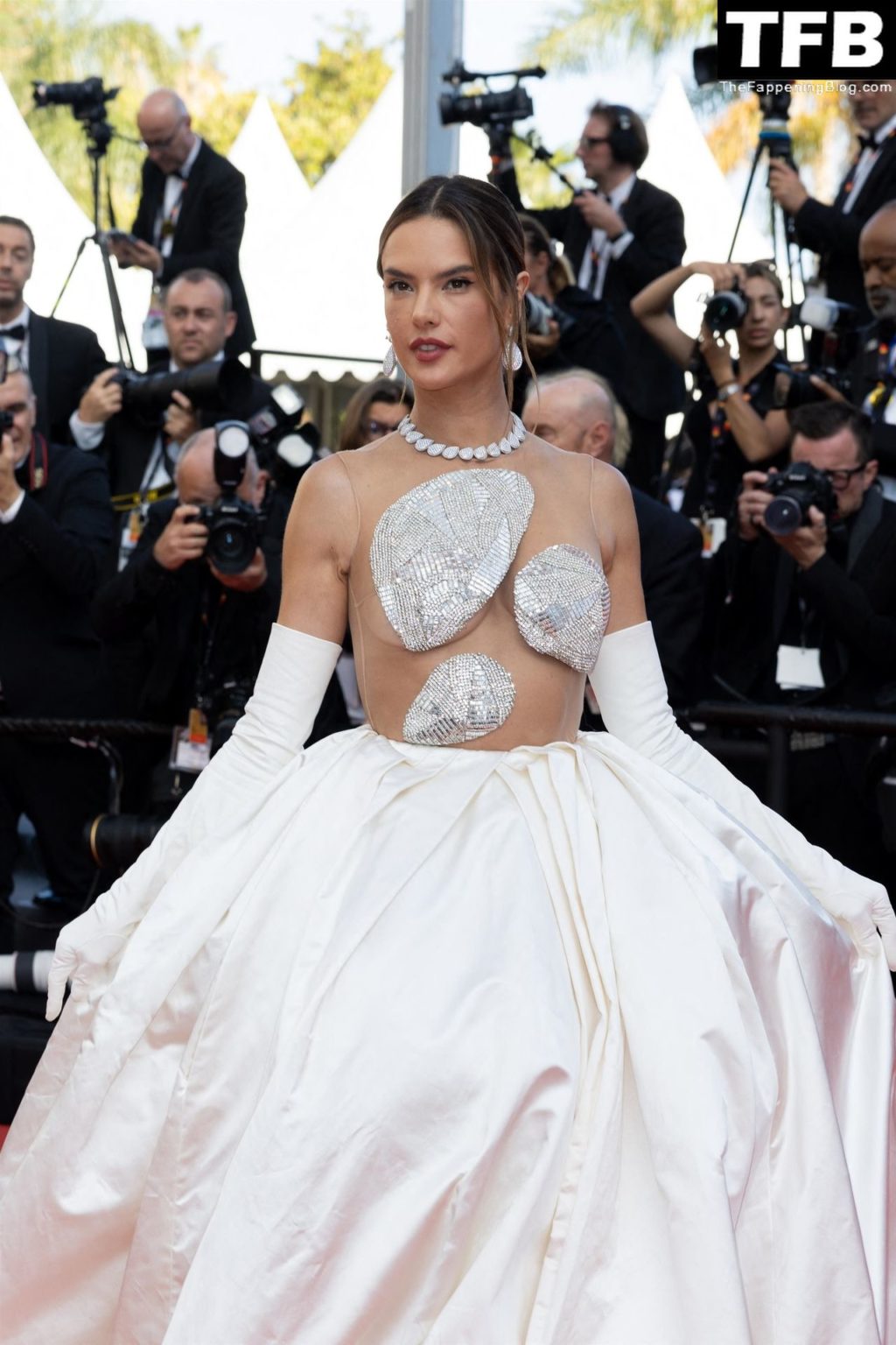 Alessandra Ambrosio Sexy The Fappening Blog 127 1024x1536 - Alessandra Ambrosio Poses Braless as She Attends the Screening of “Armageddon Time” During the 75th Annual Cannes Film Festival (150 Photos)
