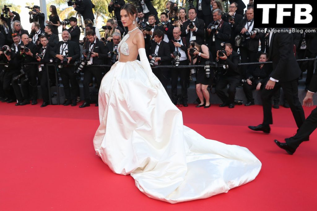 Alessandra Ambrosio Sexy The Fappening Blog 41 1024x683 - Alessandra Ambrosio Poses Braless as She Attends the Screening of “Armageddon Time” During the 75th Annual Cannes Film Festival (150 Photos)