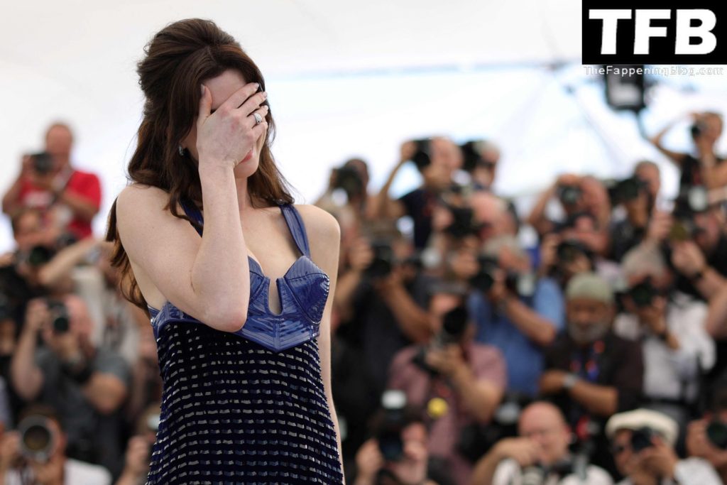 Anne Hathaway Sexy The Fappening Blog 37 1024x683 - Anne Hathaway Flaunts Her Sexy Legs at the 75th Annual Cannes Film Festival (150 Photos)