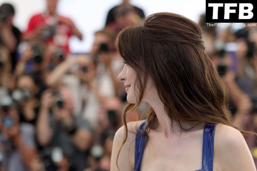 Anne Hathaway Sexy The Fappening Blog 39 1024x683 - Anne Hathaway Flaunts Her Sexy Legs at the 75th Annual Cannes Film Festival (150 Photos)