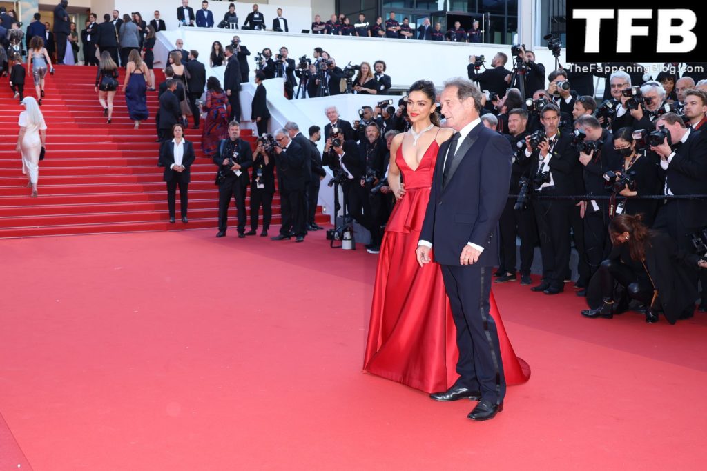 Deepika Padukone Sexy The Fappening Blog 108 1024x683 - Deepika Padukone Looks Beautiful in a Red Dress During the 75th Annual Cannes Film Festival (150 Photos)
