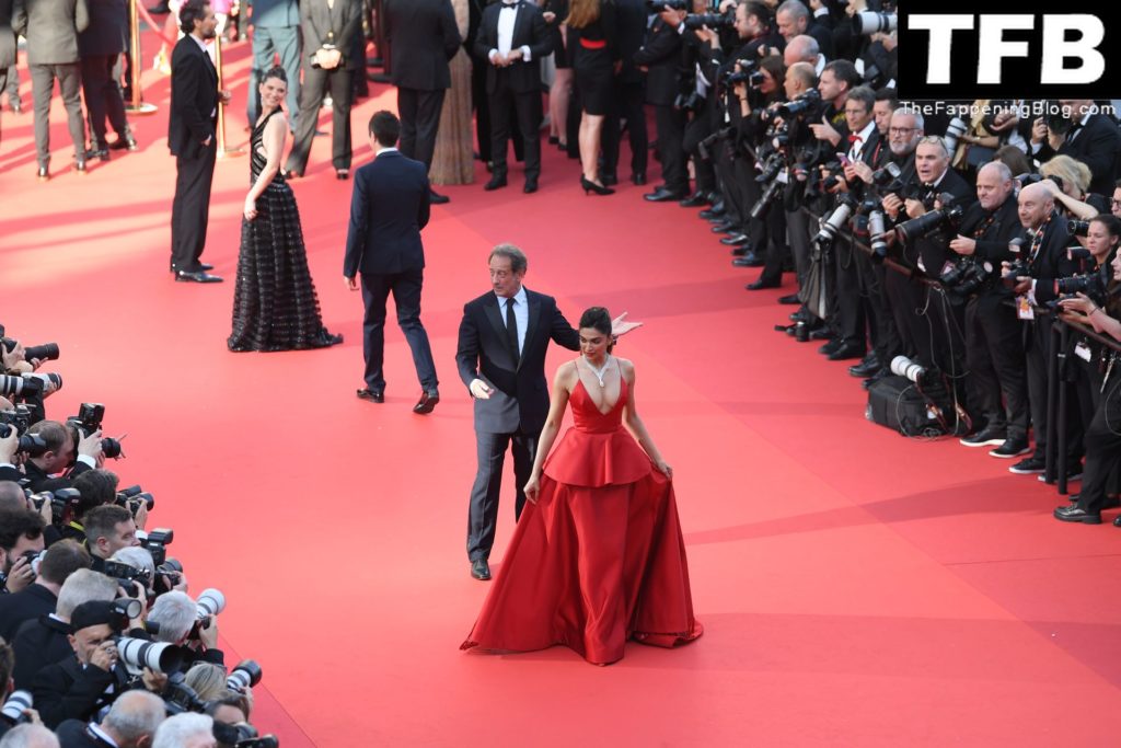 Deepika Padukone Sexy The Fappening Blog 109 1024x683 - Deepika Padukone Looks Beautiful in a Red Dress During the 75th Annual Cannes Film Festival (150 Photos)