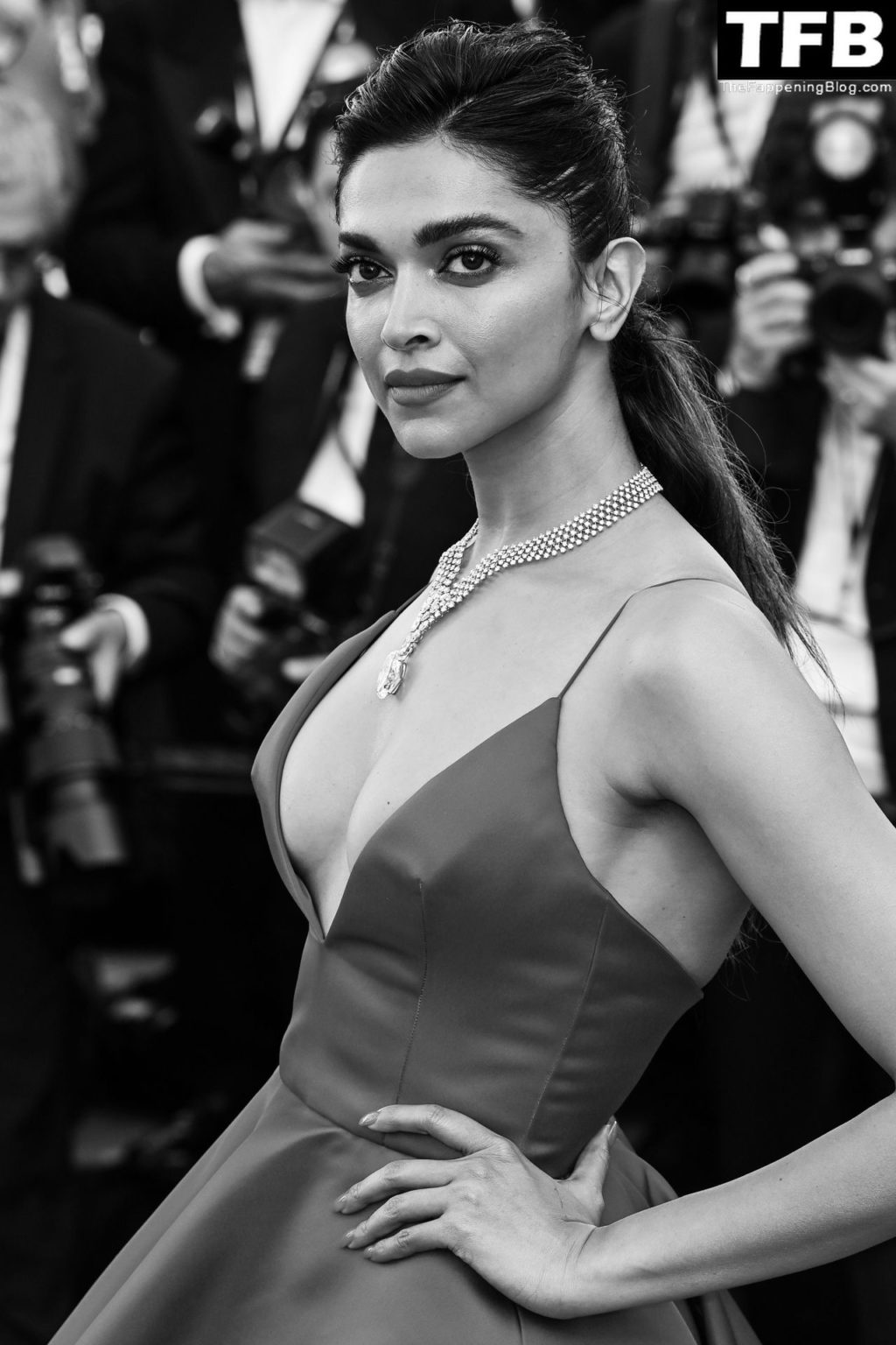 Deepika Padukone Sexy The Fappening Blog 25 1024x1536 - Deepika Padukone Looks Beautiful in a Red Dress During the 75th Annual Cannes Film Festival (150 Photos)