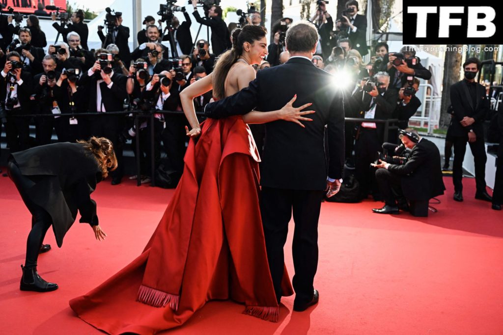Deepika Padukone Sexy The Fappening Blog 89 1024x683 - Deepika Padukone Looks Beautiful in a Red Dress During the 75th Annual Cannes Film Festival (150 Photos)