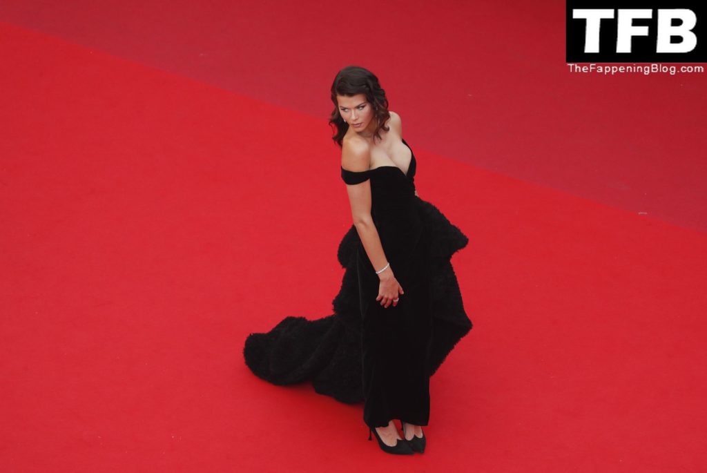 Georgia Fowler Sexy The Fappening Blog 130 1024x685 - Georgia Fowler Shows Off Her Cleavage at the 75th Annual Cannes Film Festival (144 Photos)
