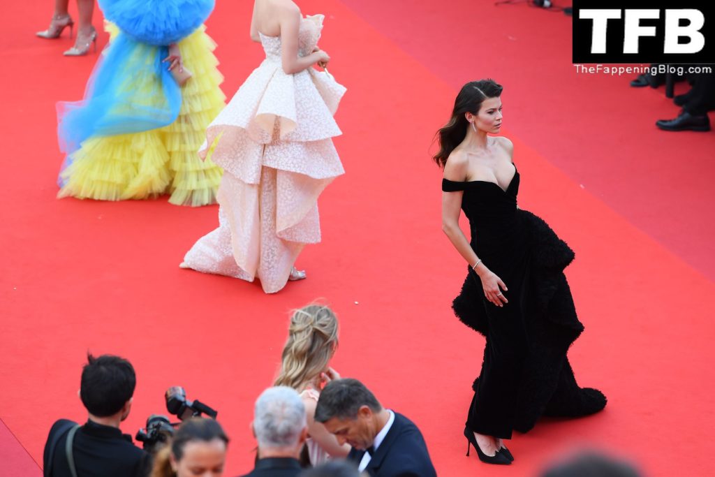 Georgia Fowler Sexy The Fappening Blog 140 1024x683 - Georgia Fowler Shows Off Her Cleavage at the 75th Annual Cannes Film Festival (144 Photos)