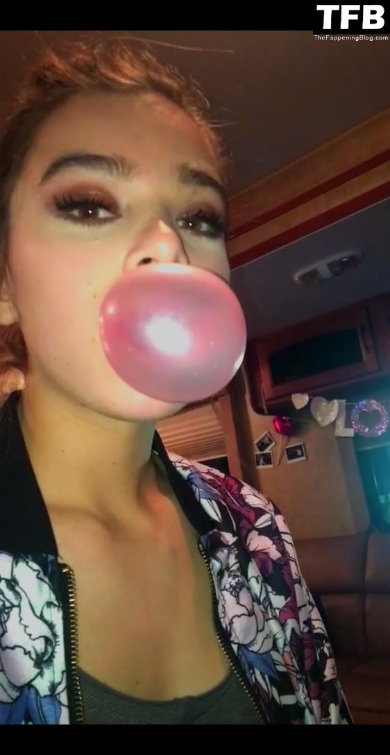 Hailee Steinfeld Sexy Leaked The Fappening 2 thefappeningblog.com  - Hailee Steinfeld Sexy Leaked The Fappening (27 Photos + Video)