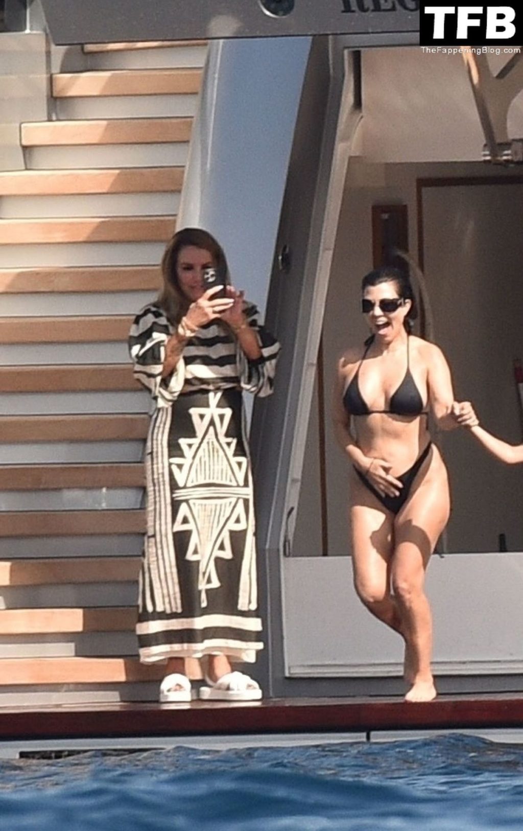 Kourtney Kardashian Sexy The Fappening Blog 41 1 1024x1626 - Kourtney Kardashian Shows Off Her Toned Bikini Body While Enjoying Some Quality Time with Travis Barker (48 Photos)