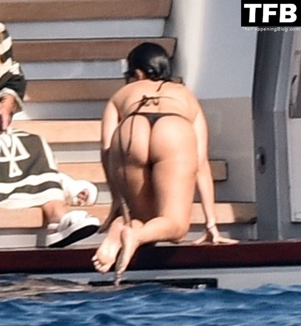 Kourtney Kardashian Sexy The Fappening Blog 44 1 1024x1108 - Kourtney Kardashian Shows Off Her Toned Bikini Body While Enjoying Some Quality Time with Travis Barker (48 Photos)