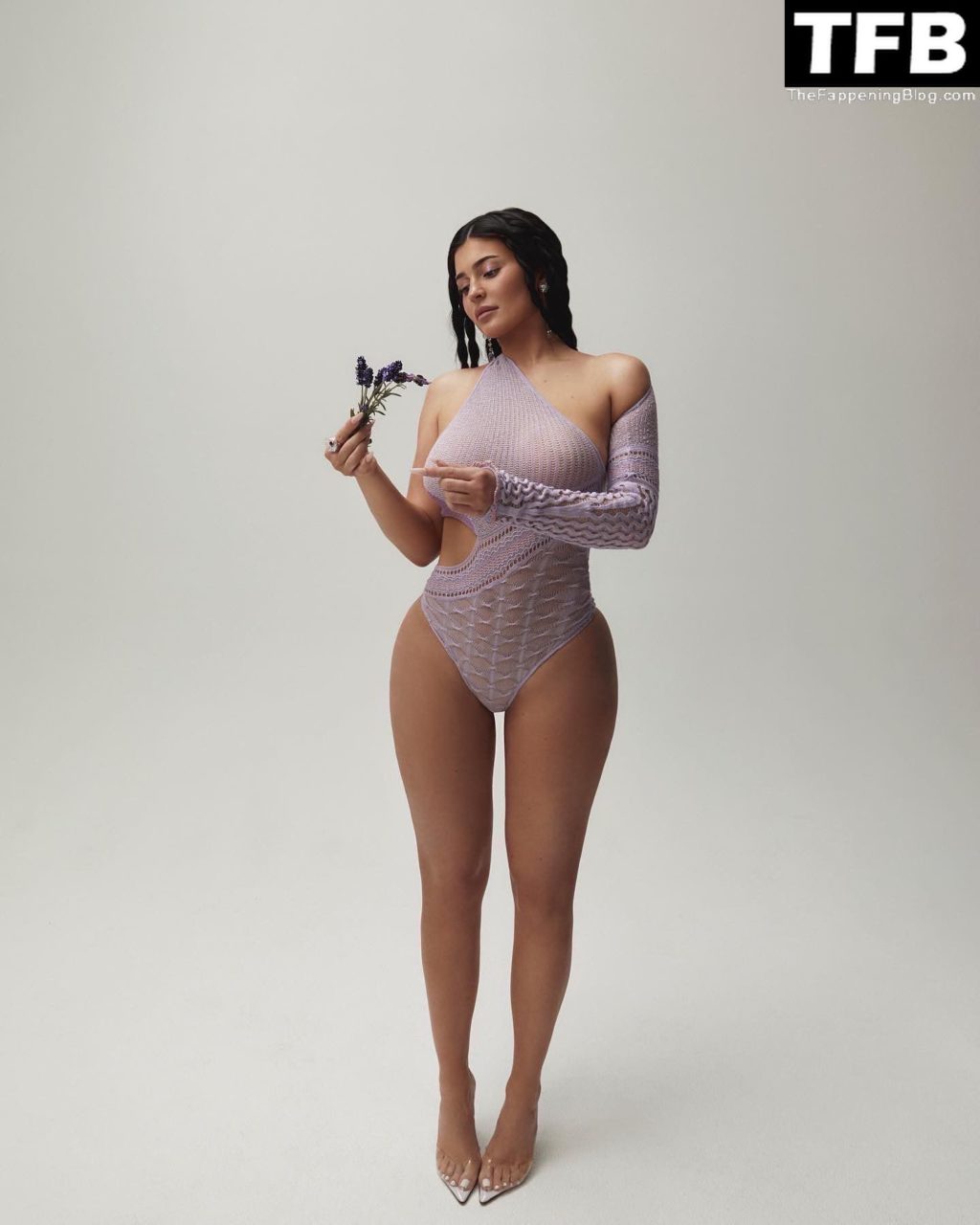 Kylie Jenner Gorgeous Curves 4 thefappeningblog.com  1024x1280 - Kylie Jenner Promotes Her Kylie Skin Collection in a Sexy Shoot (13 Photos)
