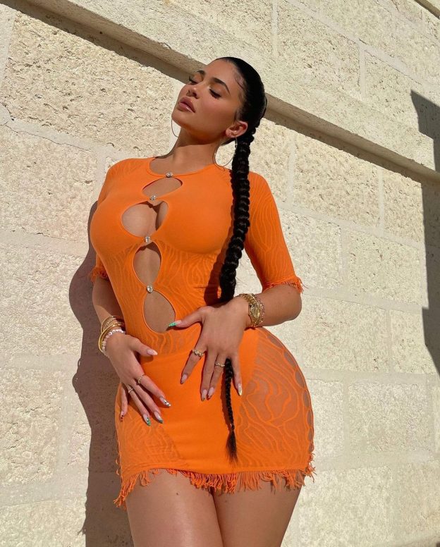 Kylie Jenner Sexy In Orange Dress TheFappening.Pro 2 624x776 - Kylie Jenner Sexy Or Not? (11 Photos)