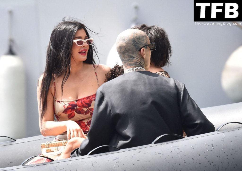 Kylie Jenner Sexy The Fappening Blog 5 1024x723 - Kylie Jenner Flaunts Her Curves in Portofino (32 Photos)