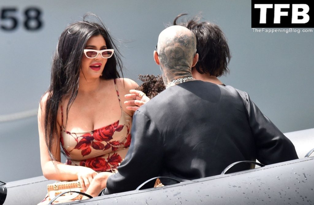 Kylie Jenner Sexy The Fappening Blog 6 1024x668 - Kylie Jenner Flaunts Her Curves in Portofino (32 Photos)
