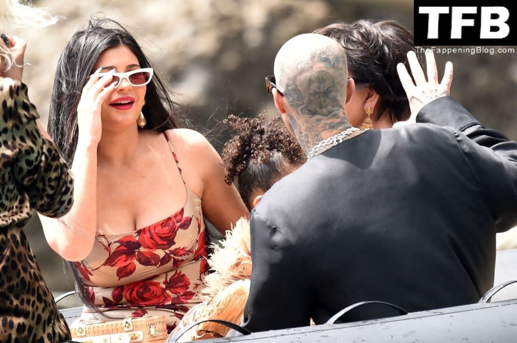 Kylie Jenner Sexy The Fappening Blog 7 1024x679 - Kylie Jenner Flaunts Her Curves in Portofino (32 Photos)