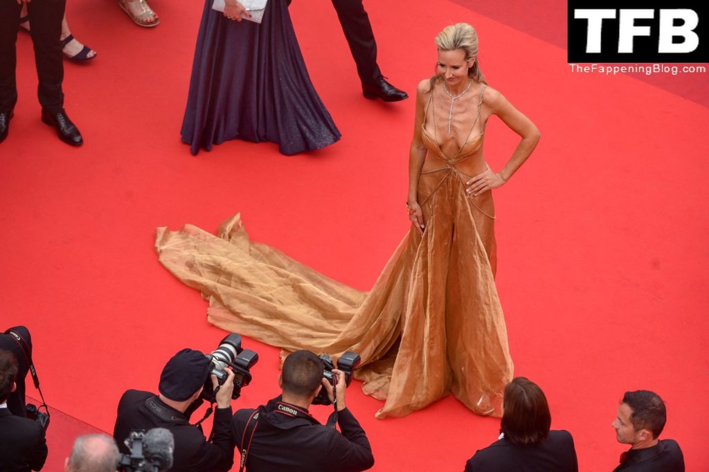 Lady Victoria Hervey Nip Slip The Fappening Blog 2 1024x682 - Lady Victoria Hervey Flashes Her Nude Tit at the 75th Annual Cannes Film Festival (37 Photos)