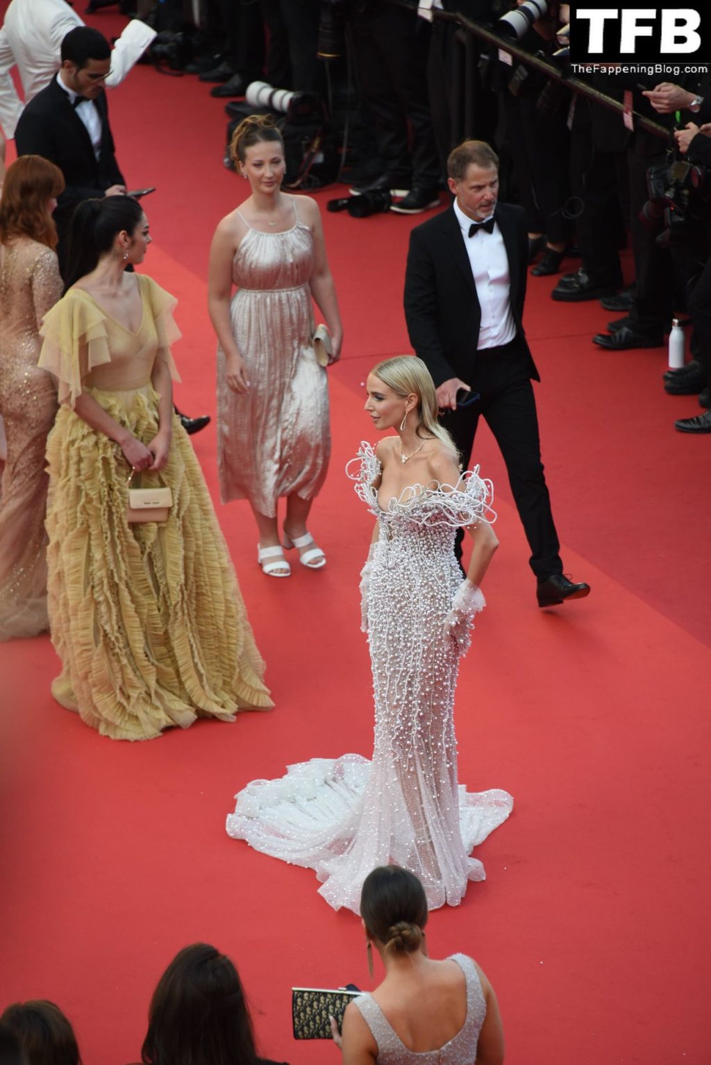 Leonie Hanne Sexy The Fappening Blog 103 1024x1534 - Leonie Hanne Shines on the Red Carpet at the 75th Annual Cannes Film Festival (106 Photos)