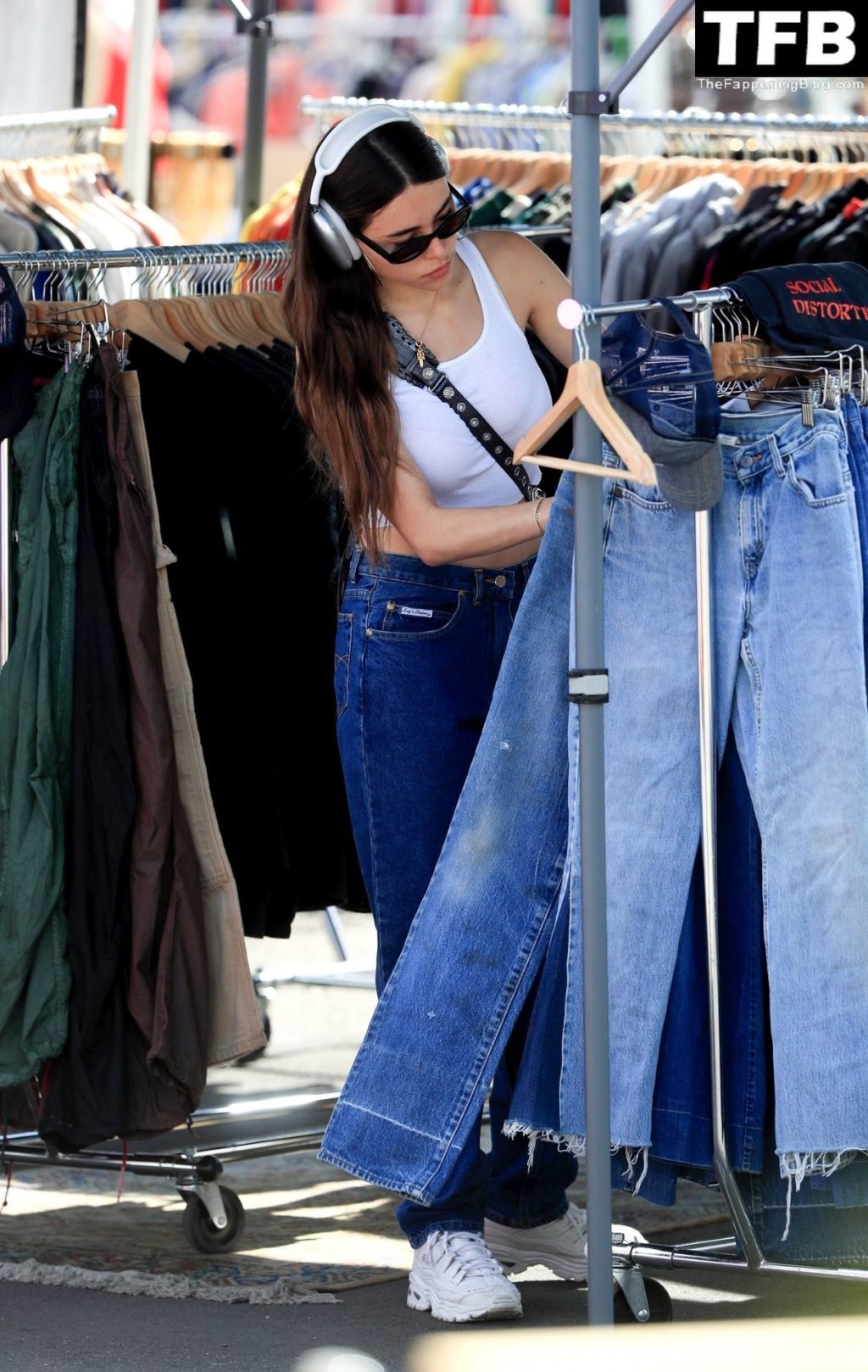 Madison Beer Sexy The Fappening Blog 35 1024x1618 - Madison Beer Wears a Tiny Crop Top Revealing a Toned Waist While Shopping in LA (39 Photos)