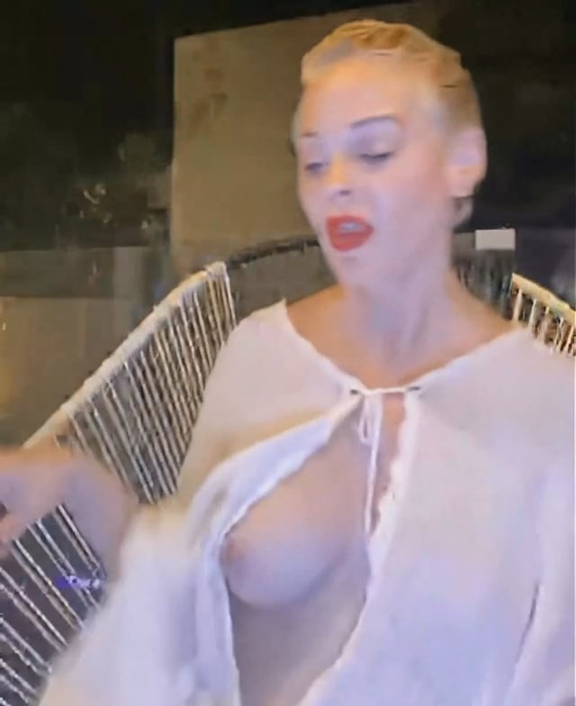 Rose McGowan Nude During Live Broadcast TheFappening Pro 9 - Rose McGowan Nude (3 Videos + 14 Screens)