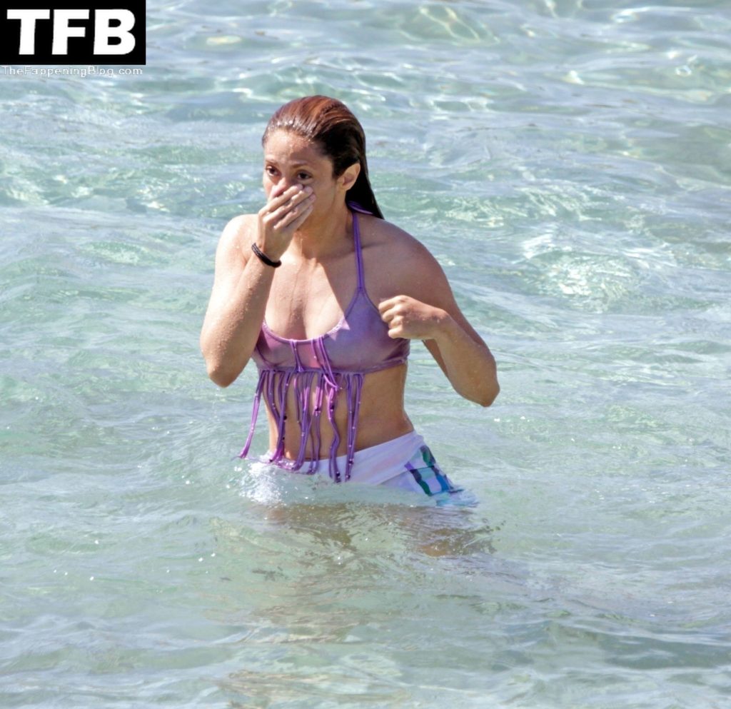Shakira Sexy The Fappening Blog 8 1024x993 - Shakira Shows Off Her Toned Beach Body in Ibiza (10 Photos)
