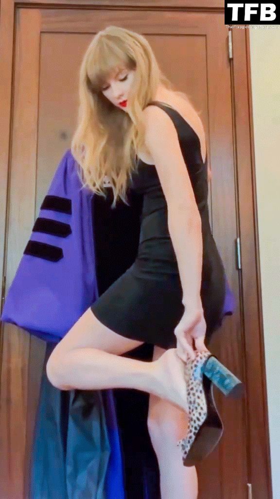 Taylor Swift Sexy The Fappening Blog 3 - Taylor Swift Displays Her Sexy Foot (3 Pics + Video)