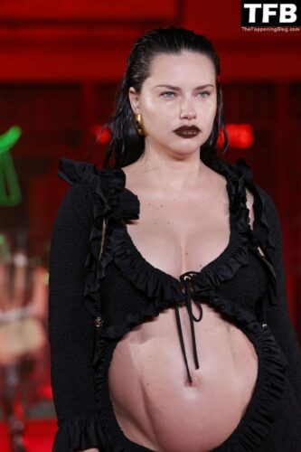 Adriana Lima Sexy The Fappening Blog 2 1024x1536 333x500 - Adriana Lima Shows Off Her Baby Bump During the “Fortune City” Runway Show (3 Photos + Video)