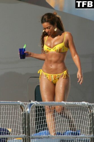 Beyonce Sexy 1 thefappeningblog.com  1024x1543 332x500 - Beyonce Flaunts Her Sexy Curves in a Bikini While Sunbathing on Her Yacht in Monaco (13 Photos)