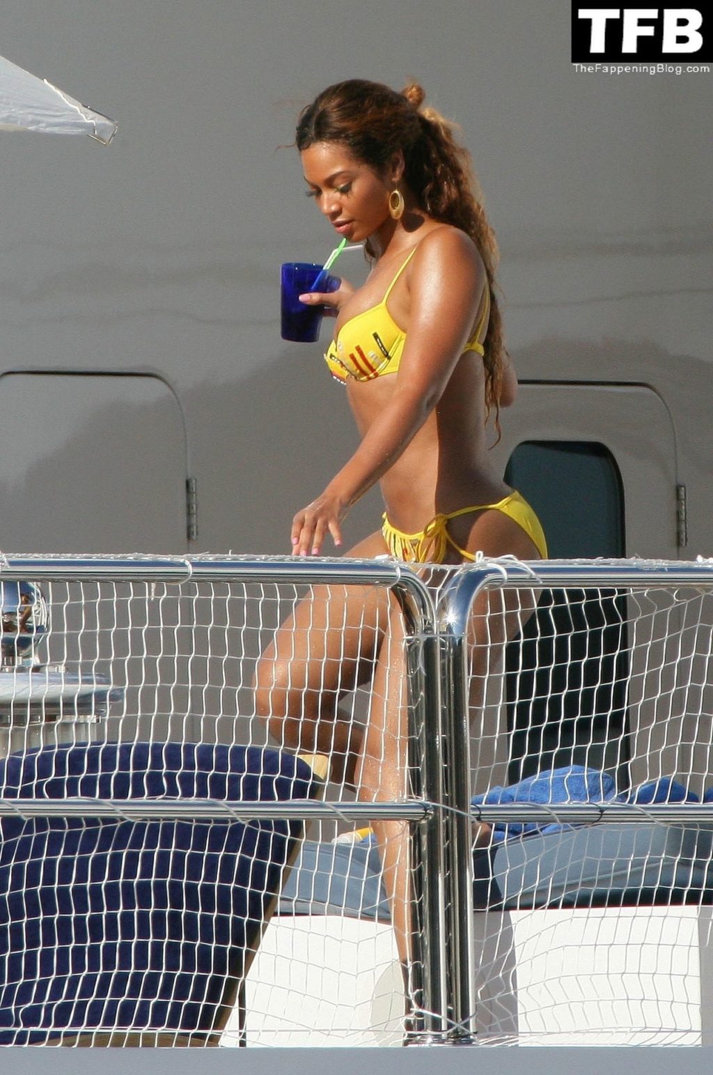 Beyonce Sexy 3 thefappeningblog.com  1024x1543 - Beyonce Flaunts Her Sexy Curves in a Bikini While Sunbathing on Her Yacht in Monaco (13 Photos)