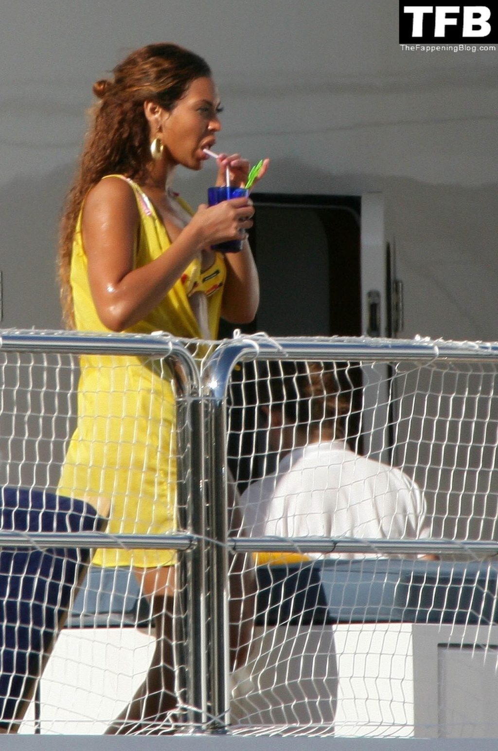 Beyonce Sexy 7 thefappeningblog.com  1024x1543 - Beyonce Flaunts Her Sexy Curves in a Bikini While Sunbathing on Her Yacht in Monaco (13 Photos)