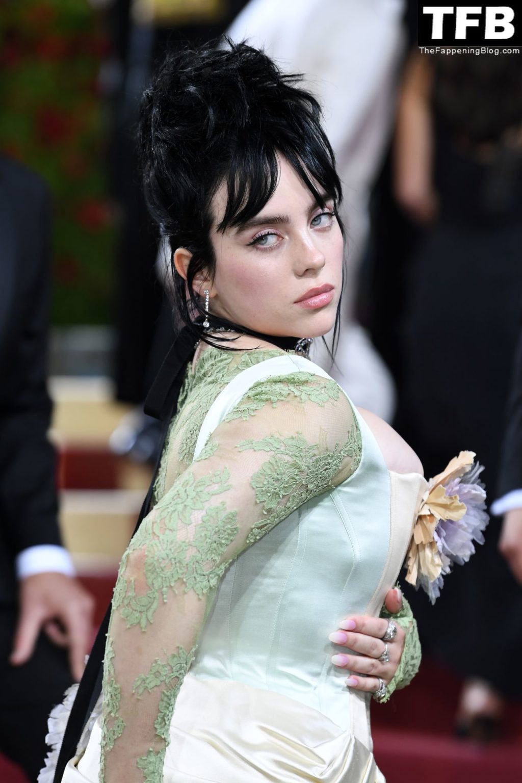 Billie Eilish Sexy The Fappening Blog 106 1024x1536 - Billie Eilish Showcases Nice Cleavage at The 2022 Met Gala in NYC (155 Photos)