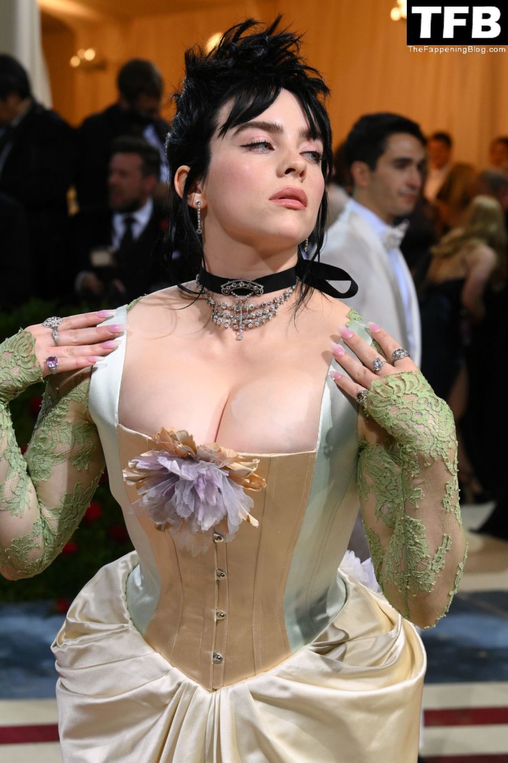 Billie Eilish Sexy The Fappening Blog 128 1024x1536 - Billie Eilish Showcases Nice Cleavage at The 2022 Met Gala in NYC (155 Photos)