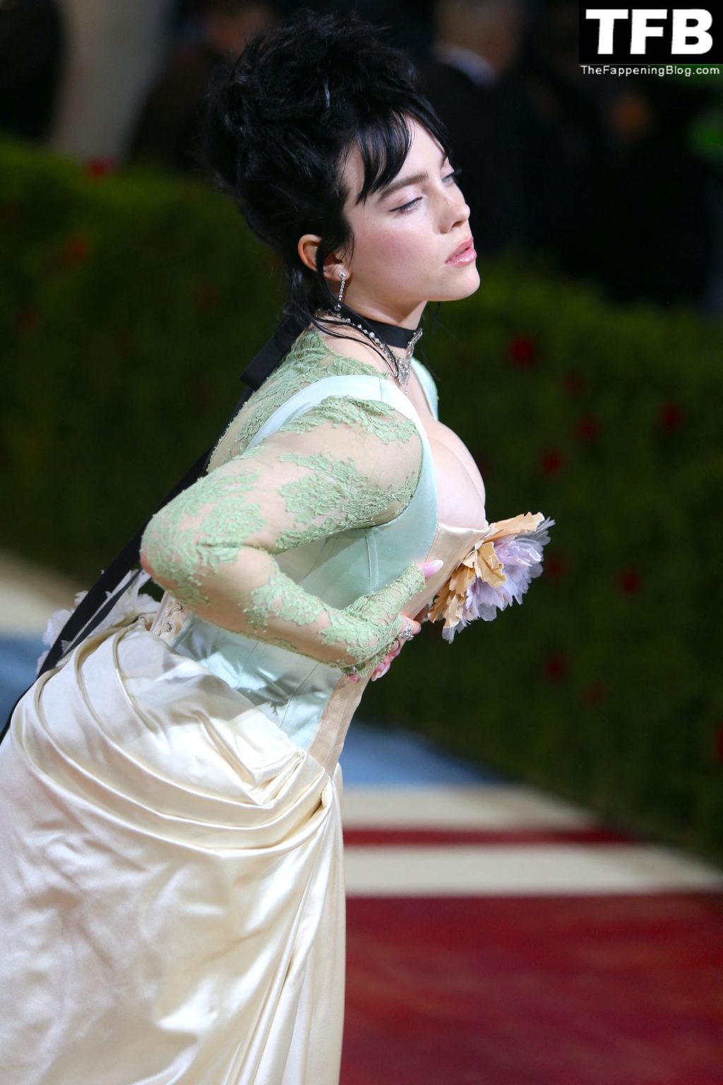Billie Eilish Sexy The Fappening Blog 17 1024x1536 - Billie Eilish Showcases Nice Cleavage at The 2022 Met Gala in NYC (155 Photos)