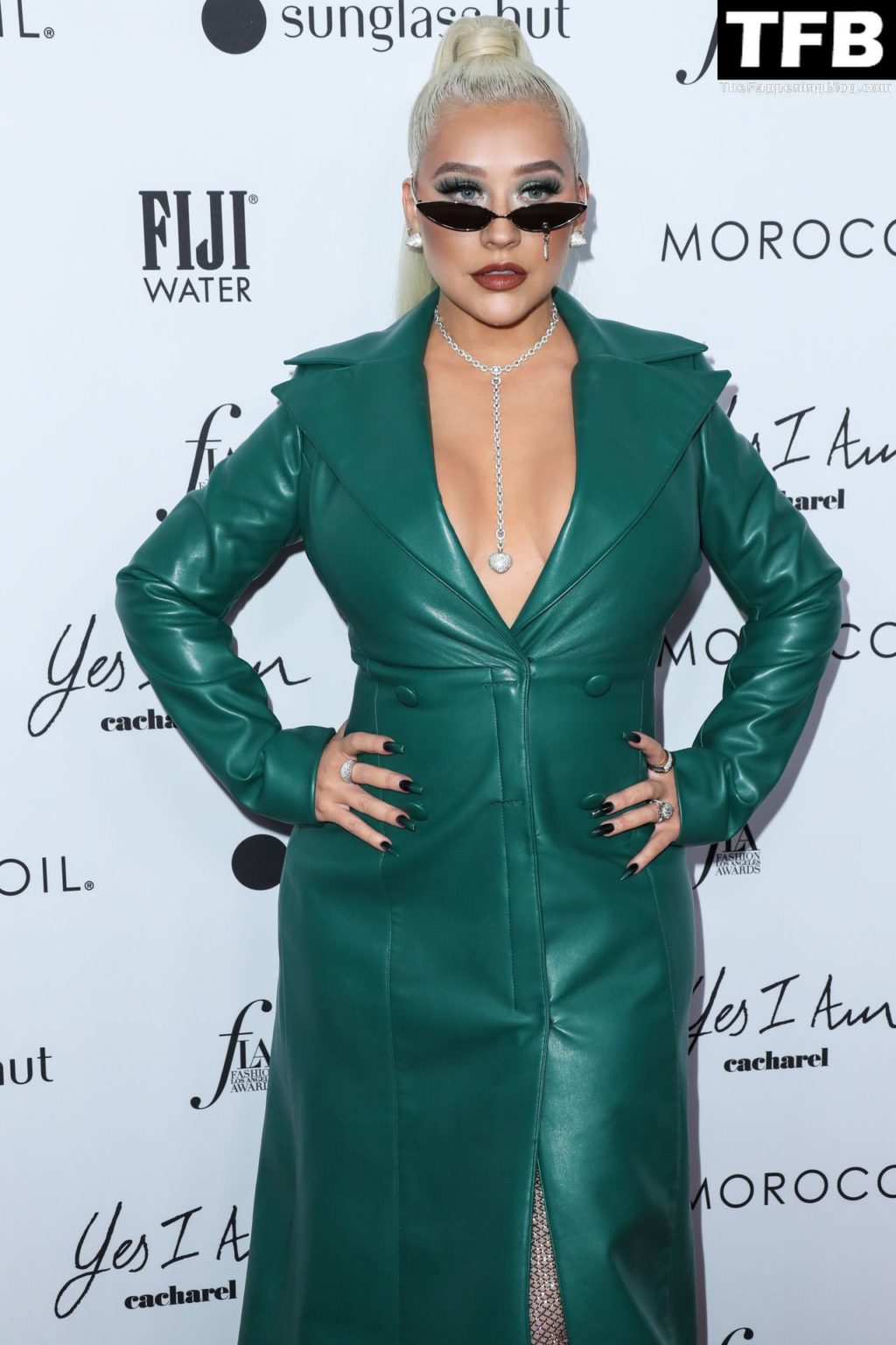 Christina Aguilera Sexy The Fappening Blog 10 1024x1536 - Christina Aguilera Flaunts Her Sexy Breasts at The Daily Front Row’s 6th Annual Fashion Los Angeles Awards (87 Photos)